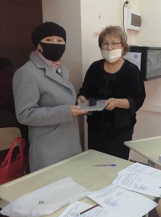 " № 4 ЖОББМ " КММ көп балалы және аз қамтылған отбасыларынан шыққан оқушыларына компьютер таратылды