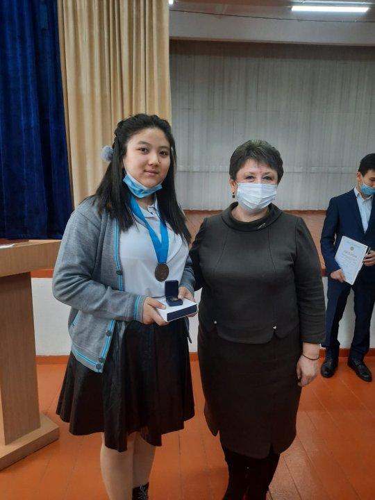 9 Б сынып оқушысы Оразгалиева Анель "Ел басы" медалімен марапатталды